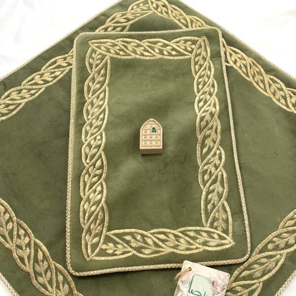 جانماز دو تکه گلدوزی طرح برگ