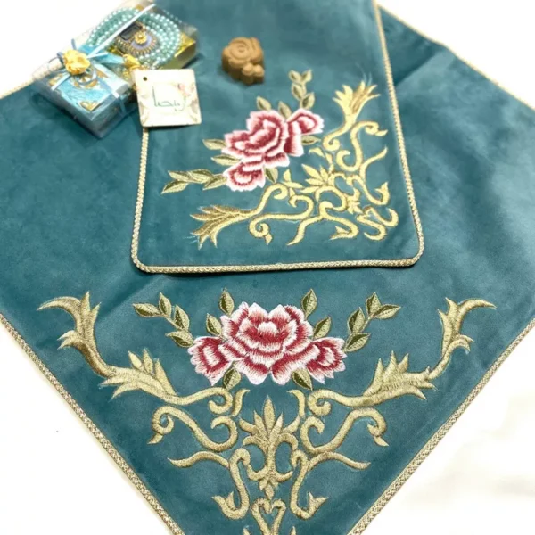 جانماز دو تکه گلدوزی طرح تاج گل