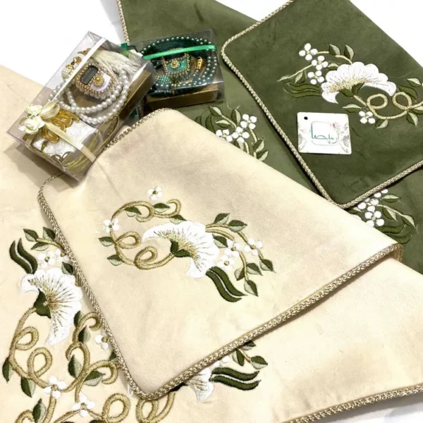 جانماز دو تکه گلدوزی طرح گل شیپوری